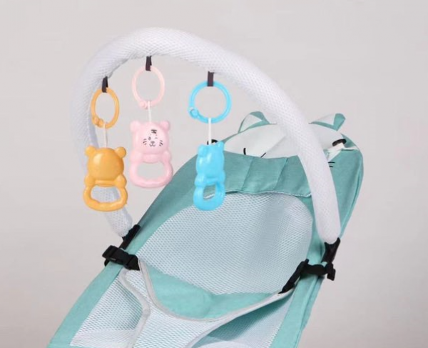 Rotační hračka na lehátko BabyBjörn – Plastoví medvídci