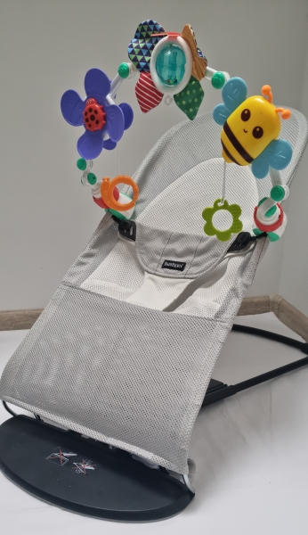 Univerzální hračka na lehátko BabyBjörn – Motýlek